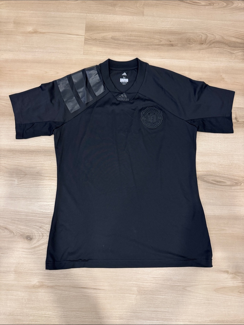 Manchester United Soccer Men's Size Medium Adidas All Black Training Jersey